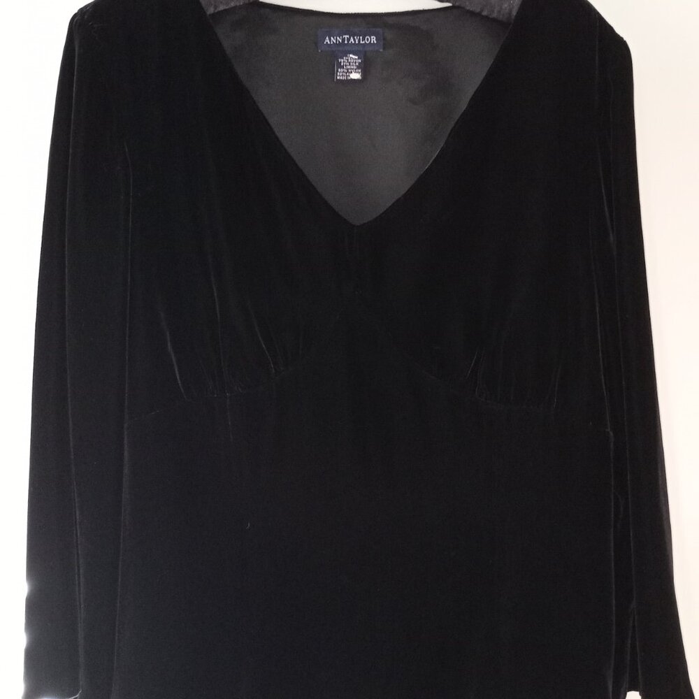 'Ann Taylor' Solid Black Velvet Vee neckline L/S Top Size 12 EUC *Flawless